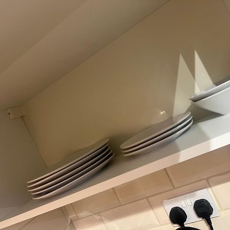 Large Modern Studio Flat Apartment Londra Exterior foto
