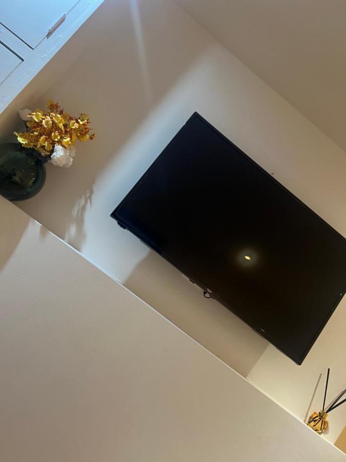 Large Modern Studio Flat Apartment Londra Exterior foto