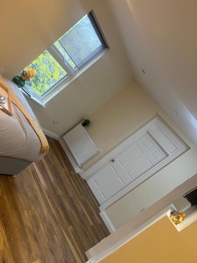 Large Modern Studio Flat Apartment Londra Exterior foto