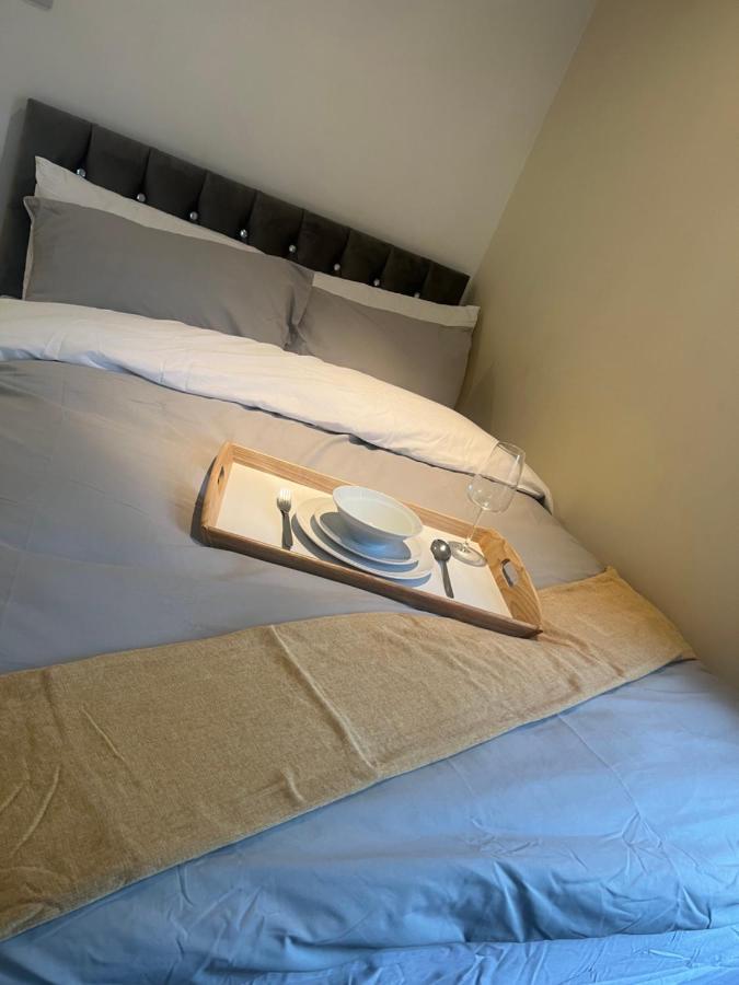 Large Modern Studio Flat Apartment Londra Exterior foto