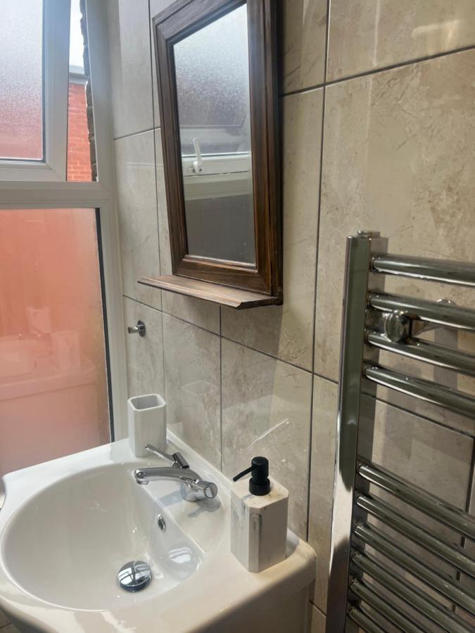Large Modern Studio Flat Apartment Londra Exterior foto
